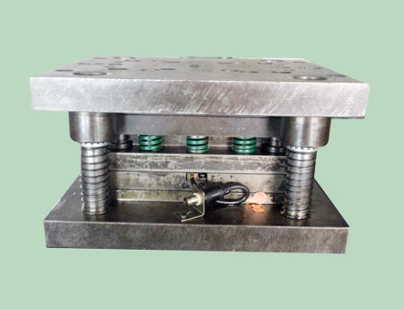 Single stamping die